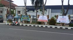 Karangan Bunga Duka di Pintu DPRD Sidoarjo, Laskar Jenggolo Kirim Pesan Pedih untuk Wakil Rakyat